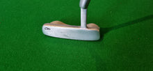 Load image into Gallery viewer, Maxed Golf Putter 35"