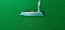 Load image into Gallery viewer, Spalding Titan II Broomstick Putter 43"