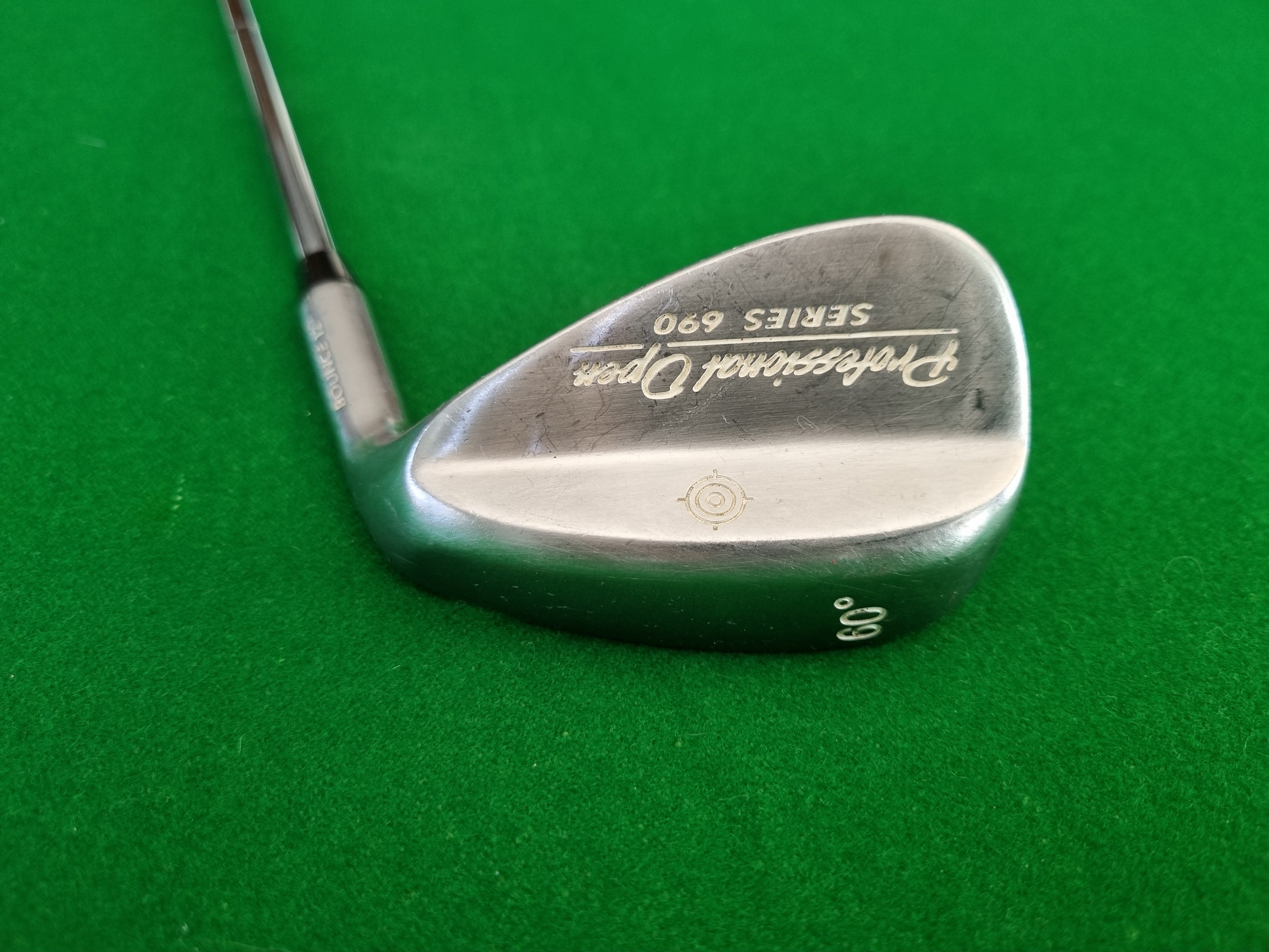 Wedge Professionnel Apollo 68° Lob Wedge - Droitier, Tige Acier Rigide, Neuf
