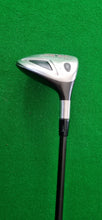 Load image into Gallery viewer, Titleist 980F Fairway 3 Wood with Cover
