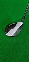 Load image into Gallery viewer, TaylorMade M2 Fairway 5 Wood 18° Stiff with Cover

