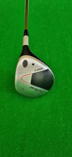 Load image into Gallery viewer, Titleist 906F2 Fairway 3 Wood 15° Stiff with Cover
