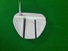 Load image into Gallery viewer, TaylorMade Ghost Manta Putter 35&quot;
