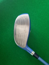 Load image into Gallery viewer, LPGA La Femme Ladies 3 Wood 17° with Cover
