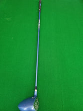 Load image into Gallery viewer, LPGA La Femme Ladies 3 Wood 17° with Cover
