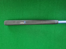 Load image into Gallery viewer, LPGA La Femme Ladies Putter 34&quot;

