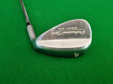 Load image into Gallery viewer, Professional Open Series 690 Lob Wedge 60°
