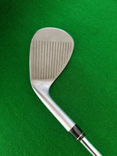 Load image into Gallery viewer, Srixon WG-706 Sand Wedge 54°
