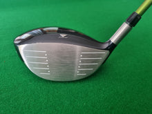 Load image into Gallery viewer, Titleist 909D2 Driver 9.5° Stiff

