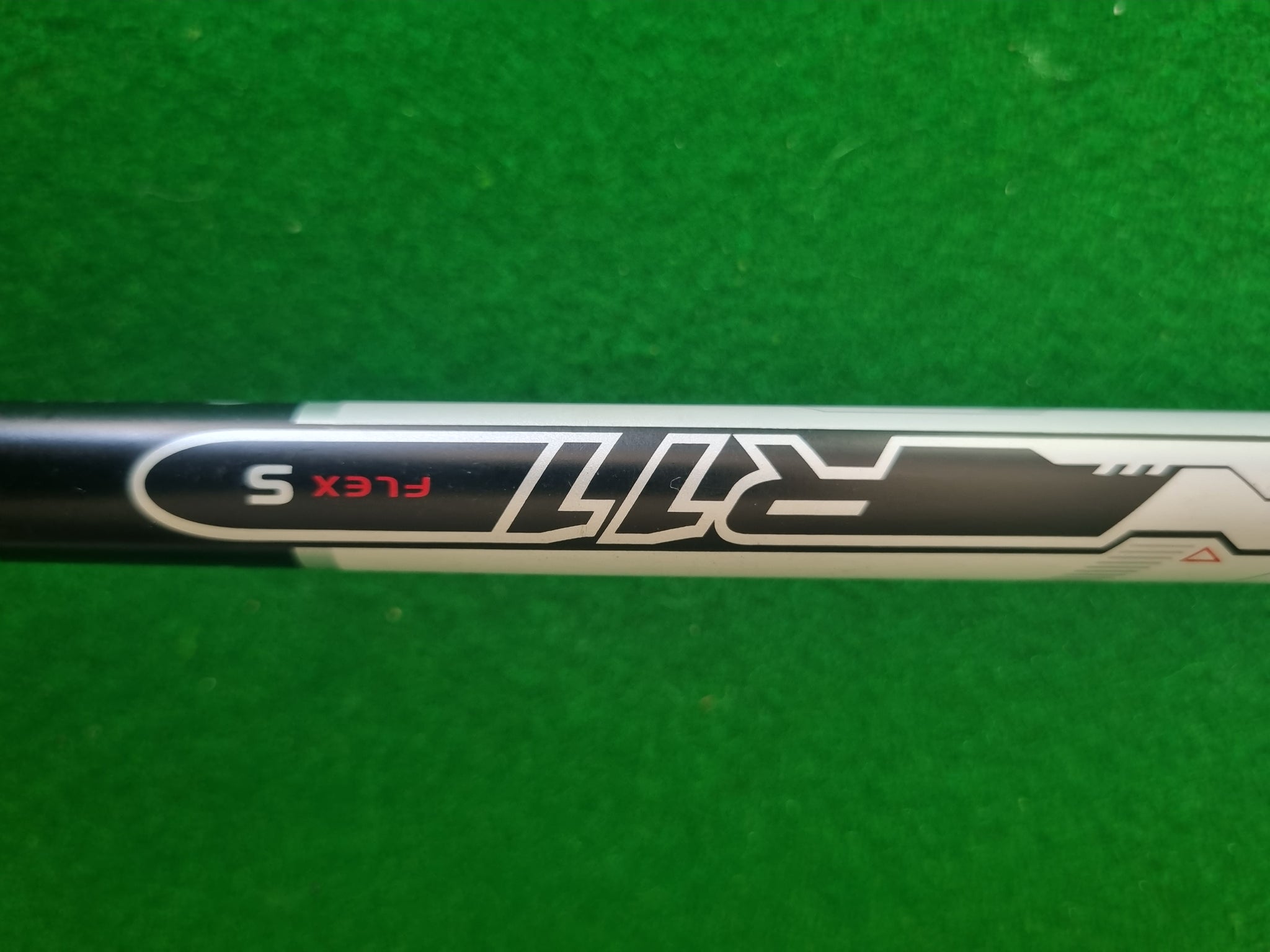 TaylorMade R11 Driver 10.5° Stiff with Cover – Golfers Market