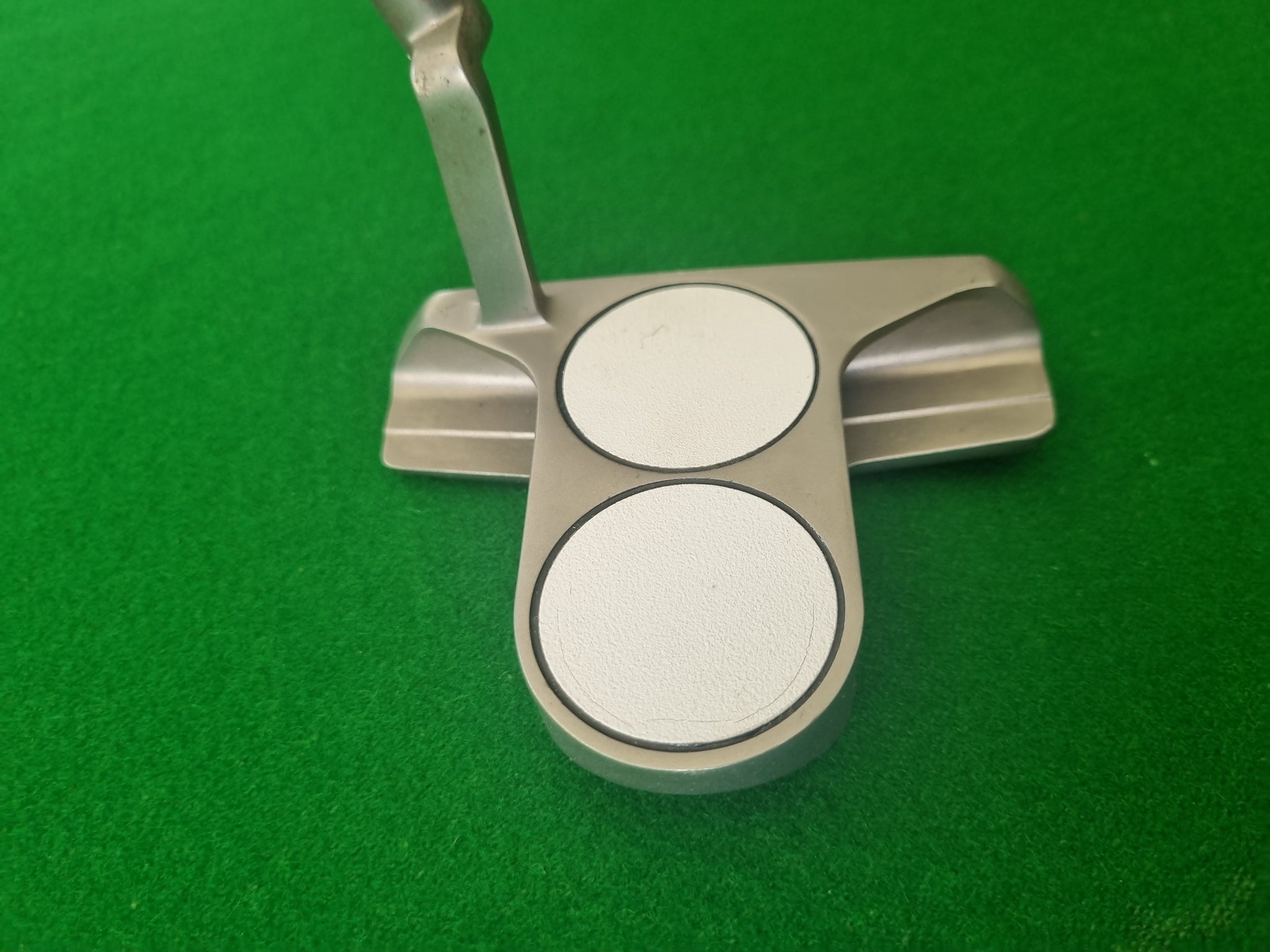 Odyssey White Hot 2-ball Blade Putter 37 Odyssey White Hot 2-ball Blade Putter 37