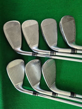 Load image into Gallery viewer, Wilson Staff D7 Irons 5 - SW Regular
