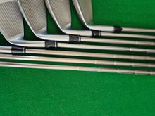 Load image into Gallery viewer, TaylorMade R9 Irons 4 - PW Stiff

