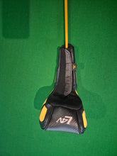 Load image into Gallery viewer, Cobra L4V X Driver 9° Stiff with Cover
