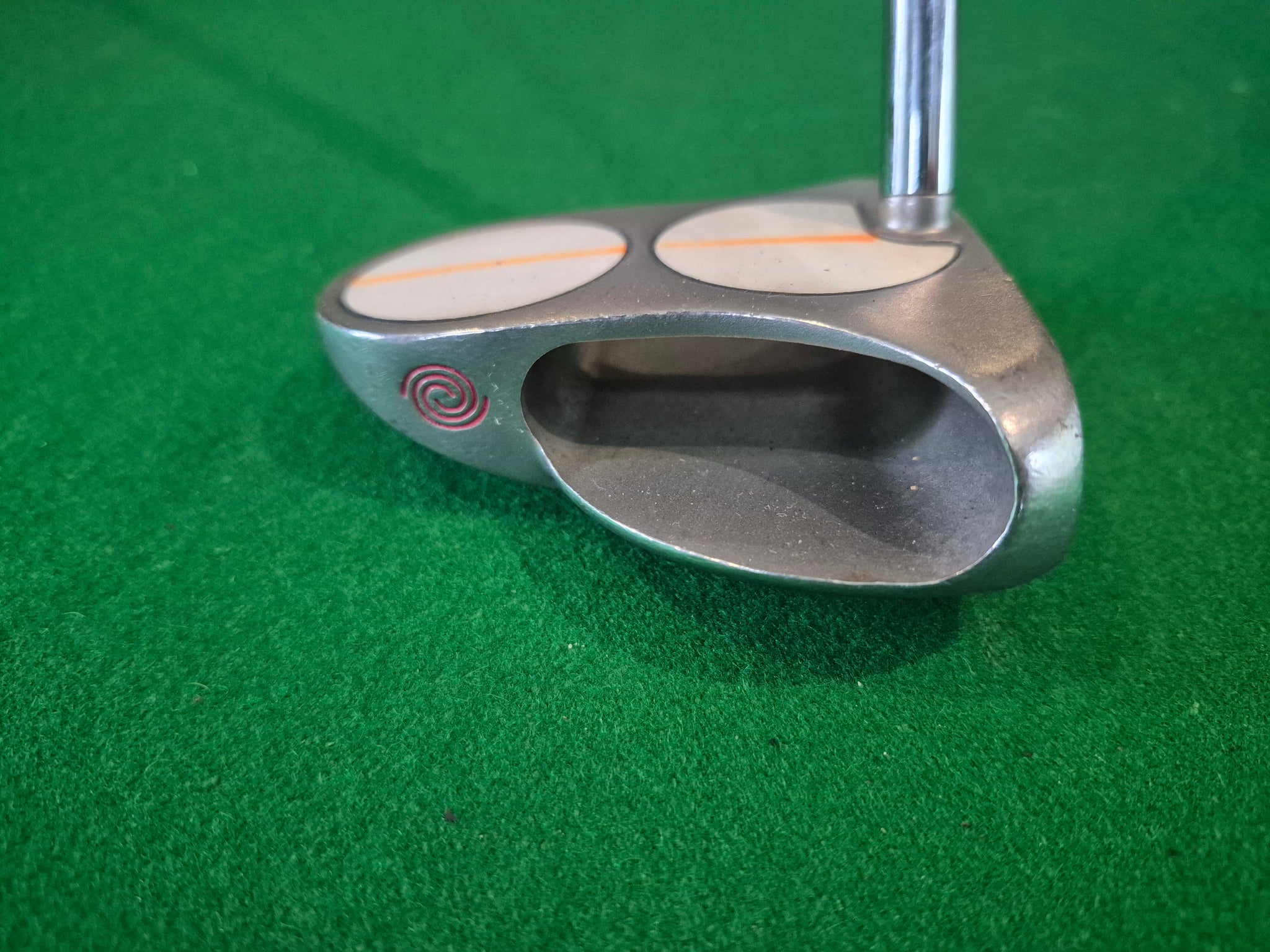 Odyssey White Hot XG 2-Ball Center-Shaft Putter 35