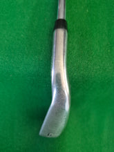 Load image into Gallery viewer, Callaway Warbird 6 Iron Uniflex
