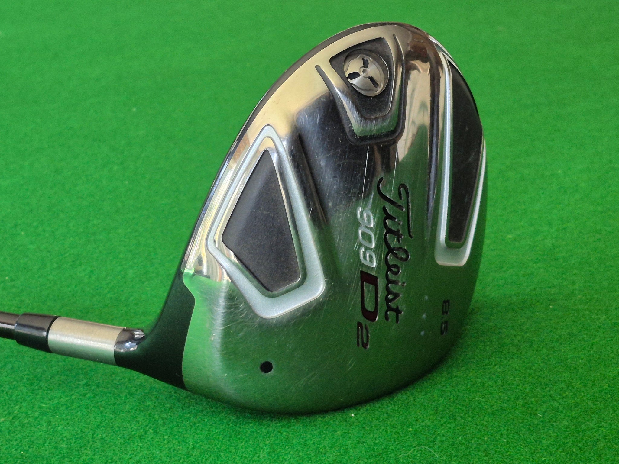 Titleist 909D2 Driver 8.5° Stiff with Cover – Golfers Market