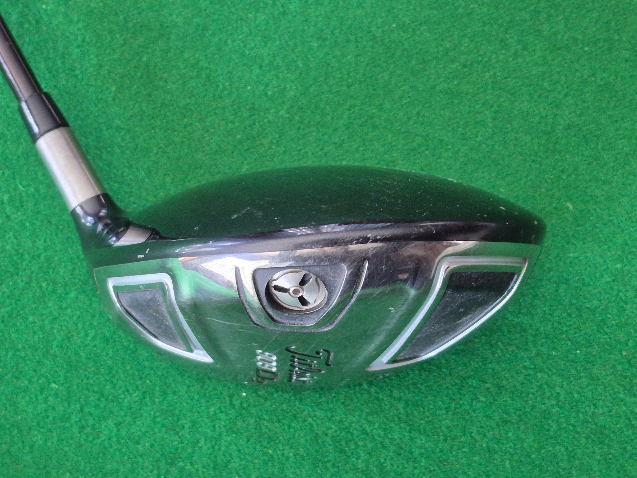 Titleist 909D2 Driver 8.5° Stiff with Cover – Golfers Market
