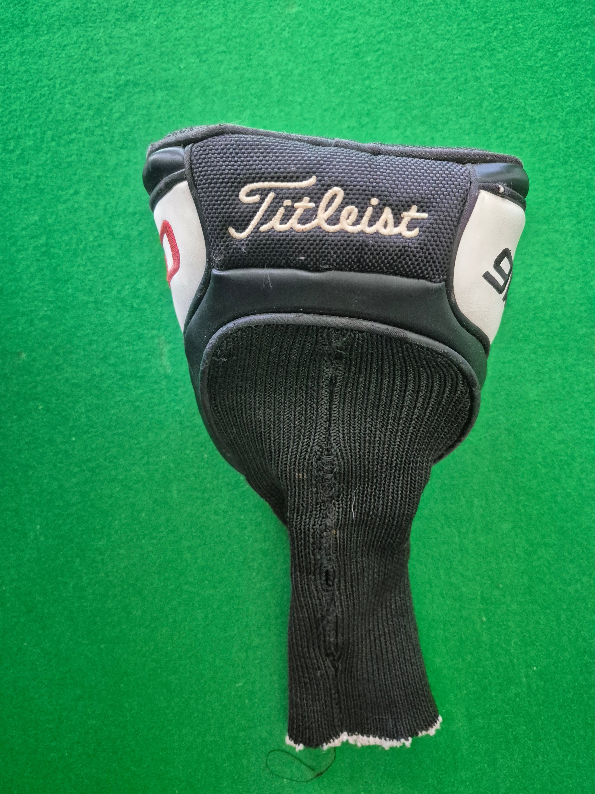 Titleist 909D2 Driver 8.5° Stiff with Cover – Golfers Market