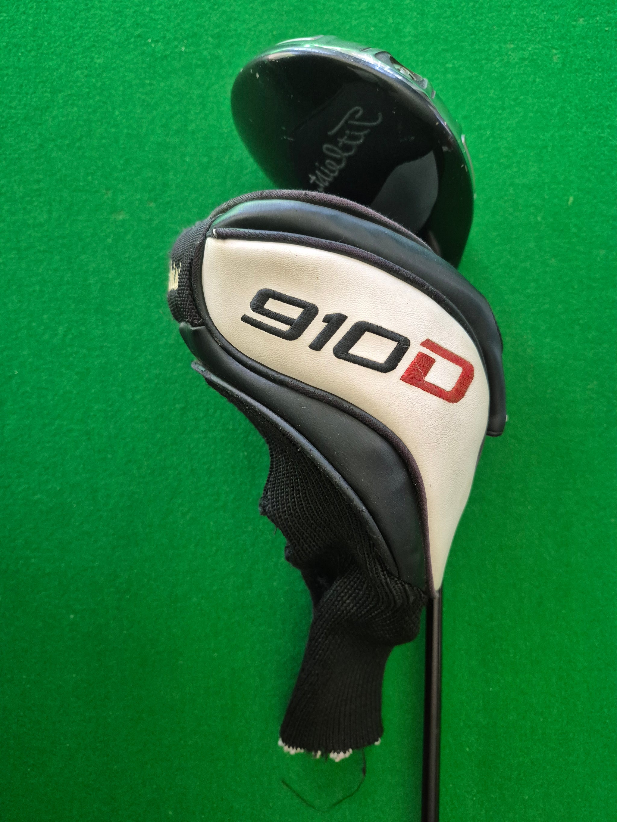 Titleist 909D2 Driver 8.5° Stiff with Cover – Golfers Market