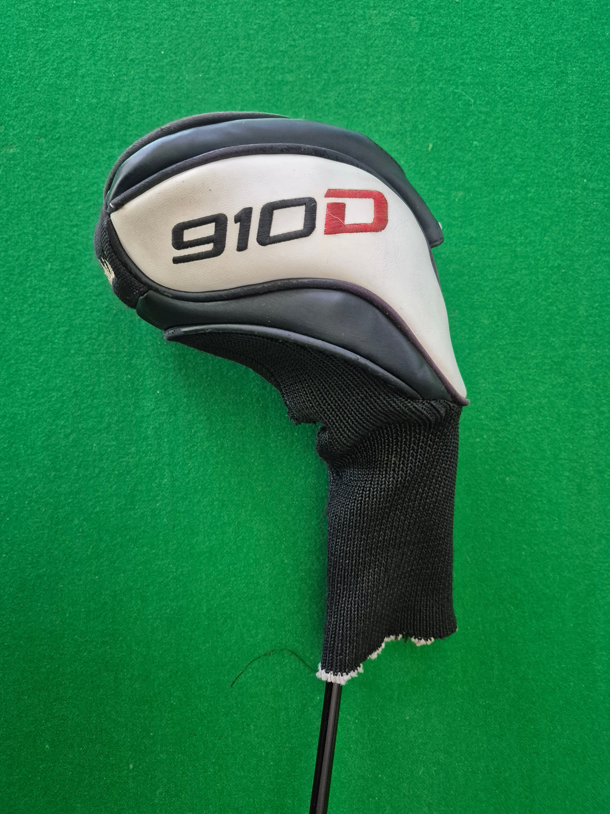Titleist 909D2 Driver 8.5° Stiff with Cover – Golfers Market