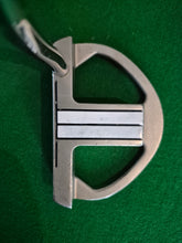 Load image into Gallery viewer, Tour Edge Bazooka GeoMax 04 Putter LH 35&quot; with New Grip
