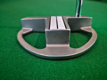 Load image into Gallery viewer, Tour Edge Bazooka GeoMax 04 Putter LH 35&quot; with New Grip
