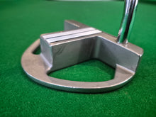 Load image into Gallery viewer, Tour Edge Bazooka GeoMax 04 Putter LH 35&quot; with New Grip

