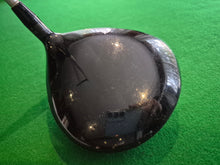 Load image into Gallery viewer, Titleist 915 D2 Driver 10.5° Adjustable loft Regular with Cover
