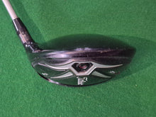Load image into Gallery viewer, Titleist 915 D2 Driver 10.5° Adjustable loft Regular with Cover
