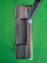 Load image into Gallery viewer, Odyssey Metal-X 6 Putter 35&quot; with New Grip
