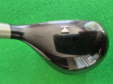 Load image into Gallery viewer, Titleist 906F2 Fairway 3 Wood 15° Stiff with Cover
