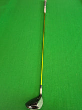 Load image into Gallery viewer, Titleist 906F2 Fairway 3 Wood 15° Stiff with Cover
