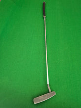 Load image into Gallery viewer, Cleveland Classic Collection 3 Putter 35&quot;
