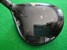 Load image into Gallery viewer, Titleist 915F Fairway 5 Wood 18° Adjustable Loft Stiff with Cover
