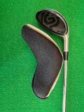 Load image into Gallery viewer, Cleveland Launcher Halo 3i Hybrid 22° Stiff with Cover
