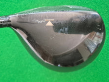 Load image into Gallery viewer, Titleist 913D2 Driver 10.5° Adjustable loft Regular with Cover
