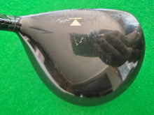Load image into Gallery viewer, Titleist 913D2 Driver 10.5° Adjustable loft Regular with Cover
