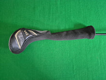 Load image into Gallery viewer, Cleveland 588 Fairway 3 Wood 15.5° Regular with Cover

