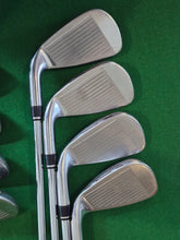 Load image into Gallery viewer, Wilson Staff D7 Irons 4 - SW Regular
