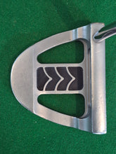 Load image into Gallery viewer, Wilson Staff 8865 Putter 33&quot;
