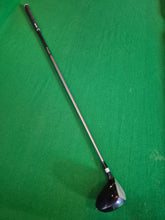 Load image into Gallery viewer, Pinseeker Magna Flite Ladies 3 Wood with New Grip
