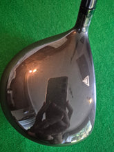 Load image into Gallery viewer, Titleist 917 D2 Driver 10.5° Adjustable Loft Stiff with Cover
