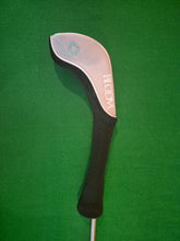 Load image into Gallery viewer, TaylorMade Miscela Ladies 6 Hybrid with Cover
