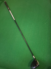 Load image into Gallery viewer, TaylorMade Burner Superfast Ladies 5 Wood 18° with Cover
