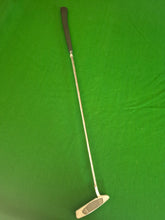 Load image into Gallery viewer, TaylorMade White Smoke DA-62 Putter 35" with Cover and New Grip
