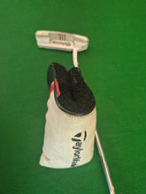 Load image into Gallery viewer, TaylorMade White Smoke DA-62 Putter 35" with Cover and New Grip
