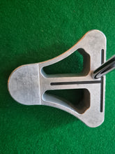 Load image into Gallery viewer, Bettinardi The Hawk Putter 35" with New Super Stroke Grip
