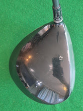 Load image into Gallery viewer, TaylorMade R9 Driver 9.5° Adjustable loft Senior with Cover and New Grip
