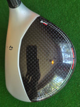 Load image into Gallery viewer, TaylorMade M4 5 Wood LH 18° Regular with Cover
